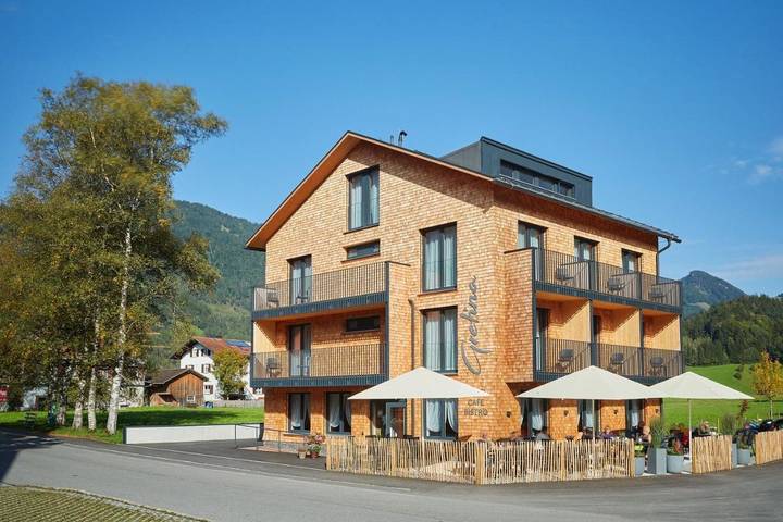 Hotel für 2 Personen, mit Terrasse und Garten sowie Sauna und Ausblick in Bezau