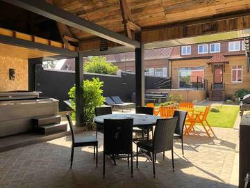 Gîte pour 11 personnes, avec terrasse et sauna ainsi que jardin et jacuzzi dans Lac d'Ardres