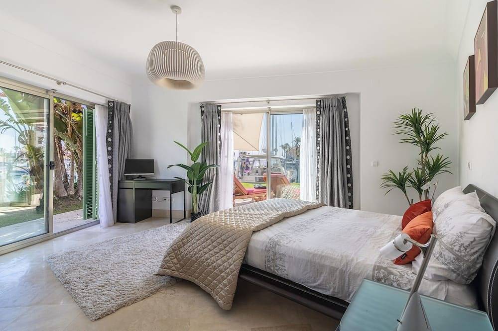 Ganze Wohnung, Waterside marina view 3 bedroom apartment with private pool in Puerto Sotogrande in Sotogrande, San Roque