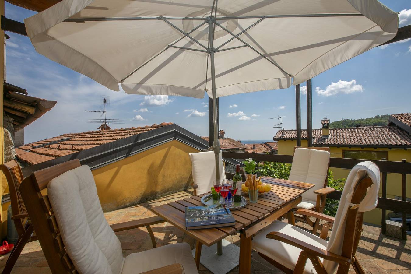 Casa Vacanza per 5 Persone in Comune di Nebbiuno, Alpi Pennine