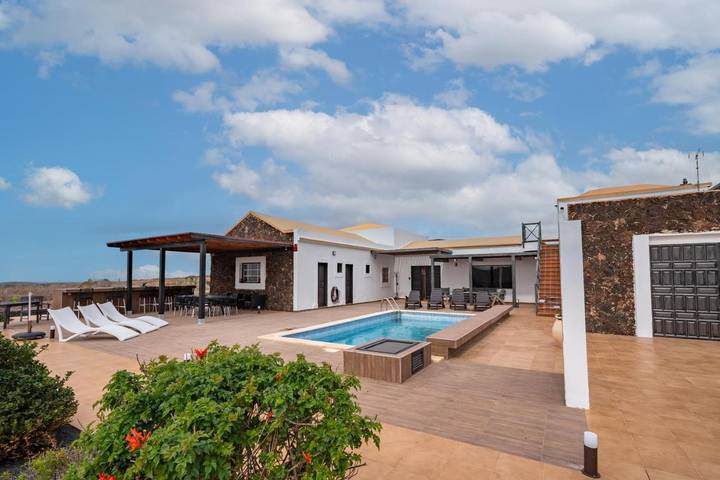 Casa rural para 11 personas, con Balcón y Terraza además de Jardín y Piscina en Puerto del Rosario