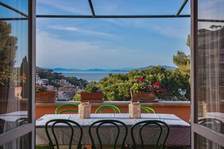 Appartamento per 6 persone, con Balcone e Terrazza nonché Piscina e Panorama a Porto Santo Stefano