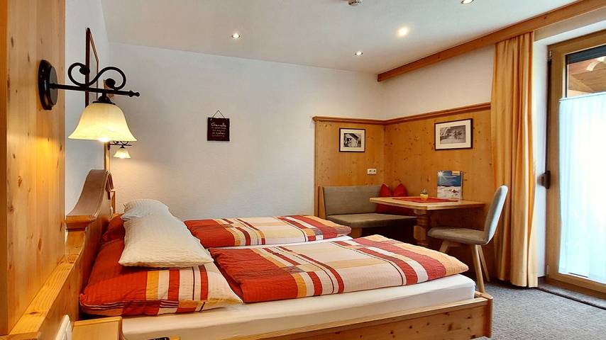 Apartament wakacyjny dla 2 osób, z balkon i sauna oraz ogród w Kappl