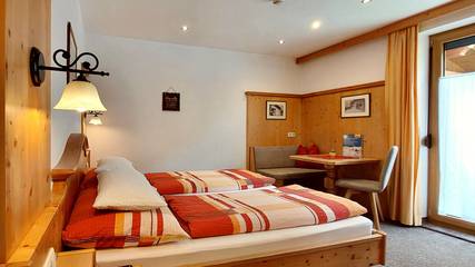 Ferienwohnung für 2 Personen, mit Balkon und Garten sowie Sauna in Kappl