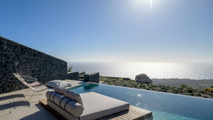 Villa for 2 people, with terrace and ocean view as well as garden in Santorini