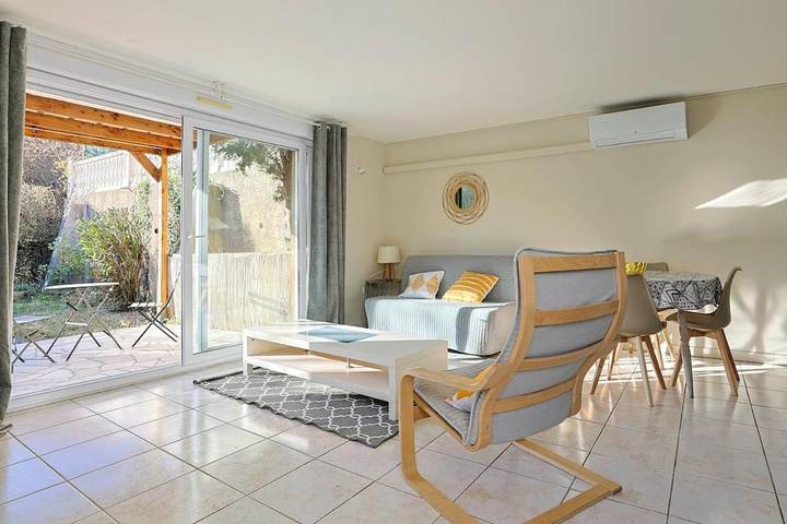 Location de vacances pour 2 personnes, avec terrasse à Laroque (Hérault)