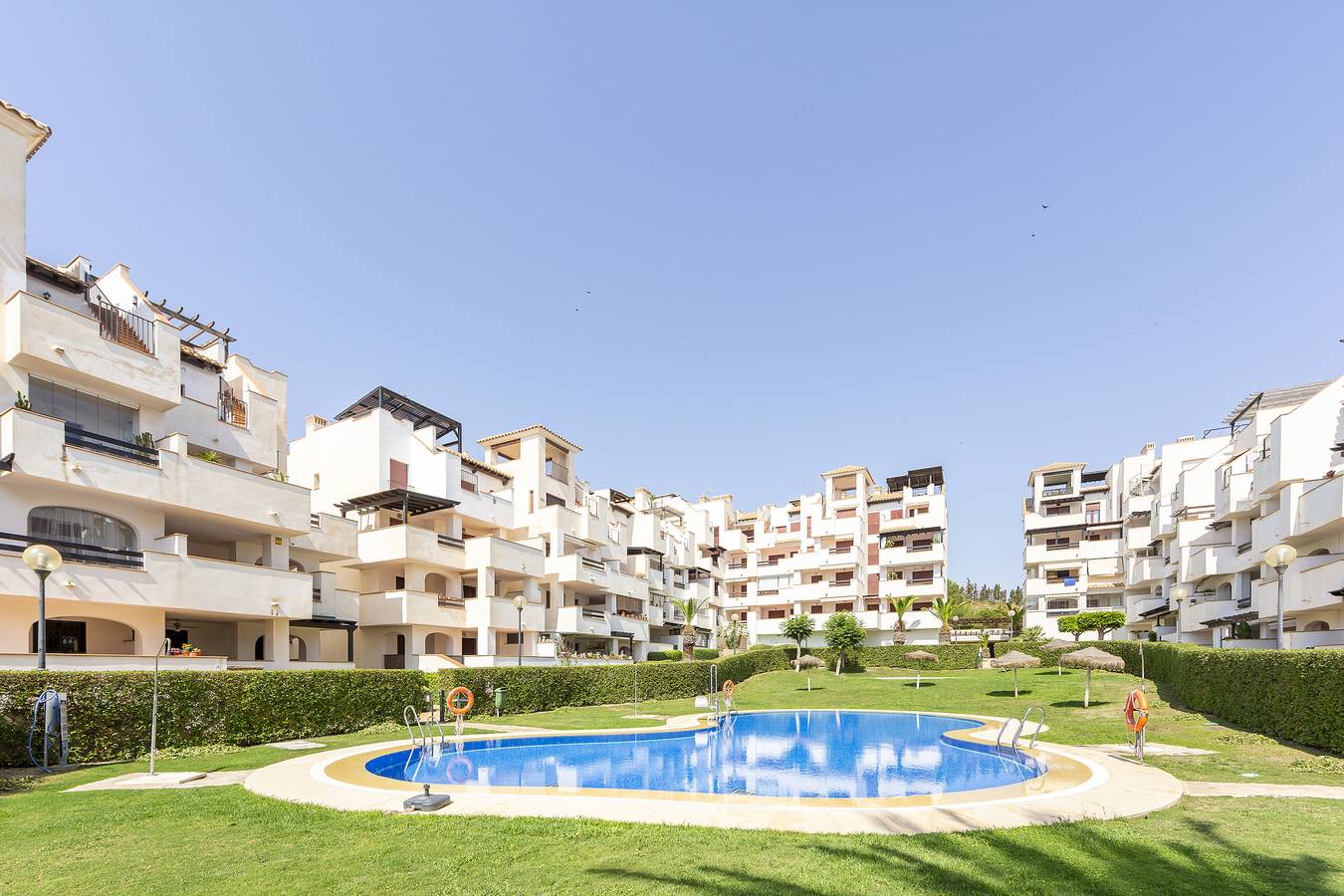 Apartamento entero, Apartamento 'Increible Playazo Vera' con piscina compartida, terraza privada y aire acondicionado. in Playas de Vera, Vera