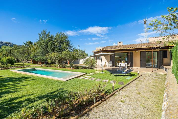 Villa 'Alfonsa' com vista para a montanha, Wi-Fi e ar condicionado in Torrent de la Vall d'en Marc, Pollença