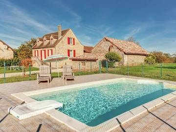 Gîte pour 6 personnes, avec jardin ainsi que piscine et terrasse à Prats-du-Périgord