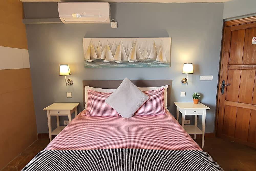 Luxus Moderne familienfreundliche Villa / Großer privater Pool / Themenbar / Atemberaubende Aussicht in Comares, Málaga Provinz