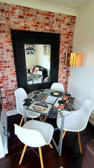 Vacation Rental for 6 Guests in Brighton, Sussex, Picture 4