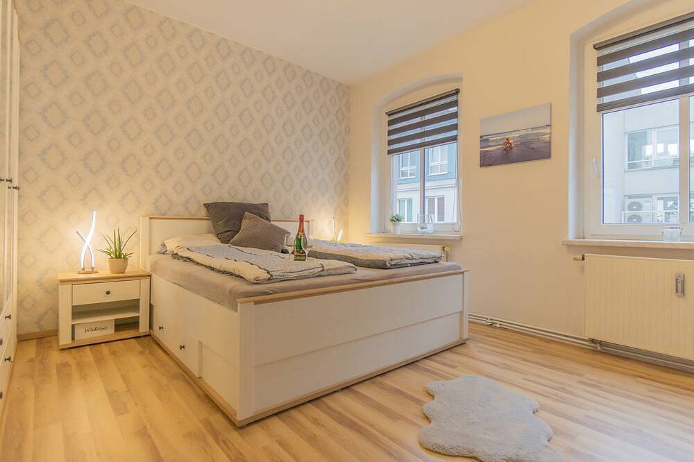 Ganze Wohnung, *Central_50m2_Kitchen_Washer_Netflix_Parking in Cottbus, Lausitz