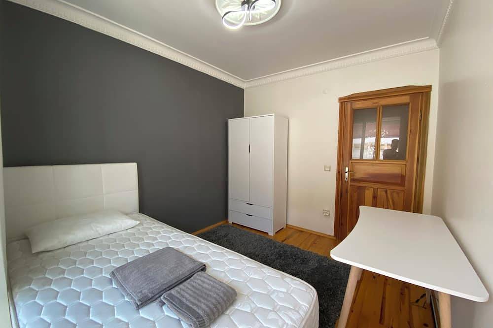 Entire apartment, Cozy 2-bedroom apartment in charming Alanya with Wifi, Ac in Alanya, Antalya Province