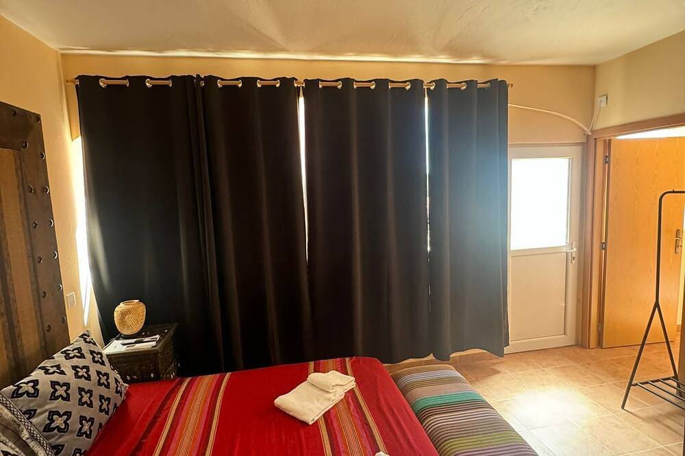 Double room for a long stay near the beach in the Algarve in São Sebastião, Lagos