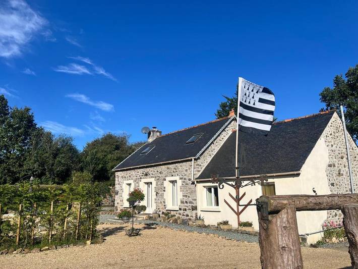 Location de vacances pour 6 personnes, avec Terrasse ainsi que Jardin et Vue dans La Vallée des Saints