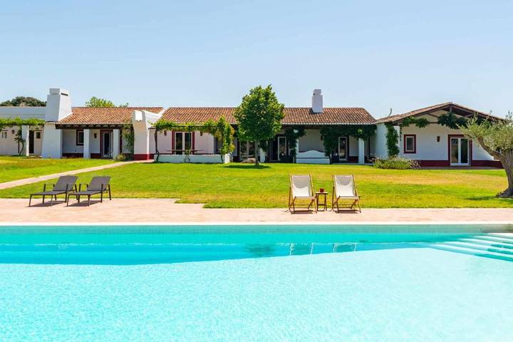 Casa de vacaciones para 15 personas, con piscina además de vistas y jardín - 1