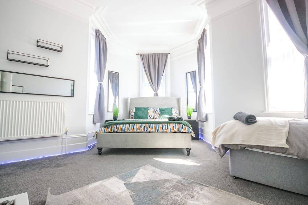 Entire apartment, Spacious Apt with Free Parking in Folkestone, Kent