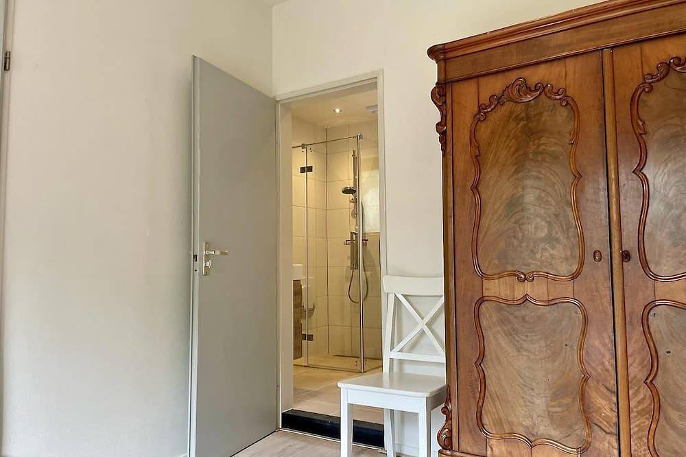 Cosy family house with large garden, 2 bathrooms and location close to the beach in Renesse Strand, Renesse