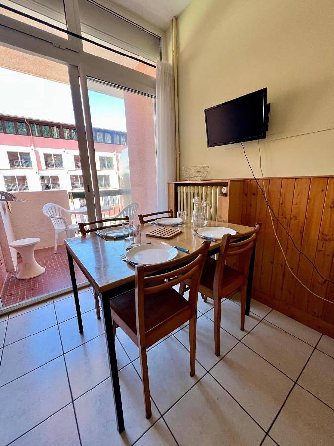 Gîte pour 2 personnes, avec sauna et vue ainsi que piscine et terrasse dans Thermes de Vernet-les-Bains