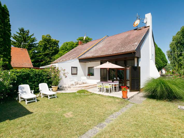 Ferienhaus für 8 Personen, mit Terrasse und Garten in Balatonfenyves
