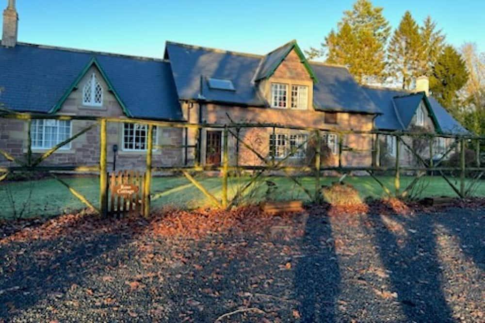 Rose Cottage - Charming Cottage in the Grounds of a Private Country House Estate in Scottish Borders