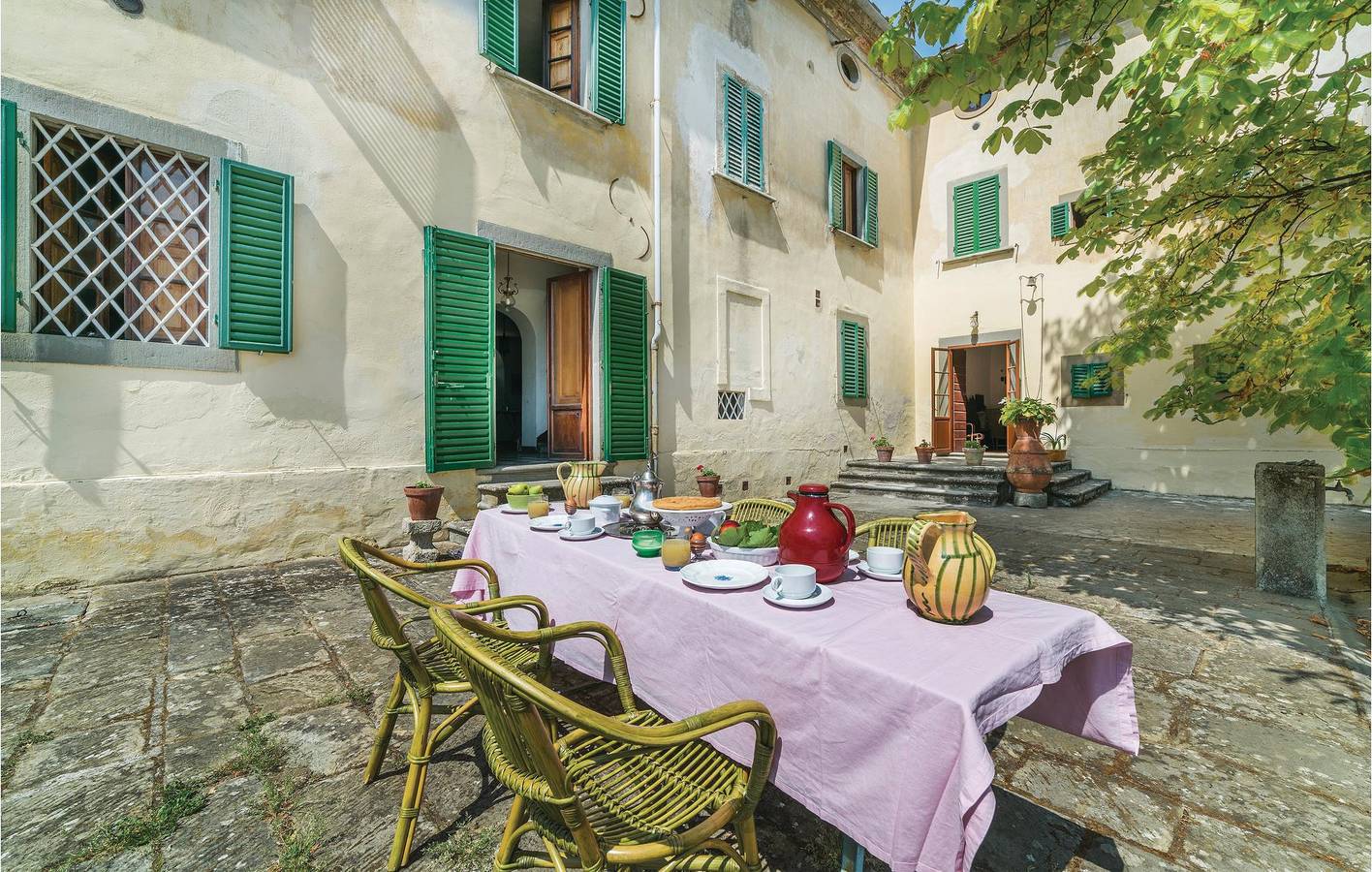 Geheel vakantieappartement, Luxe appartement met zwembad en parkeerplaats in Monte San Savino, Chianti