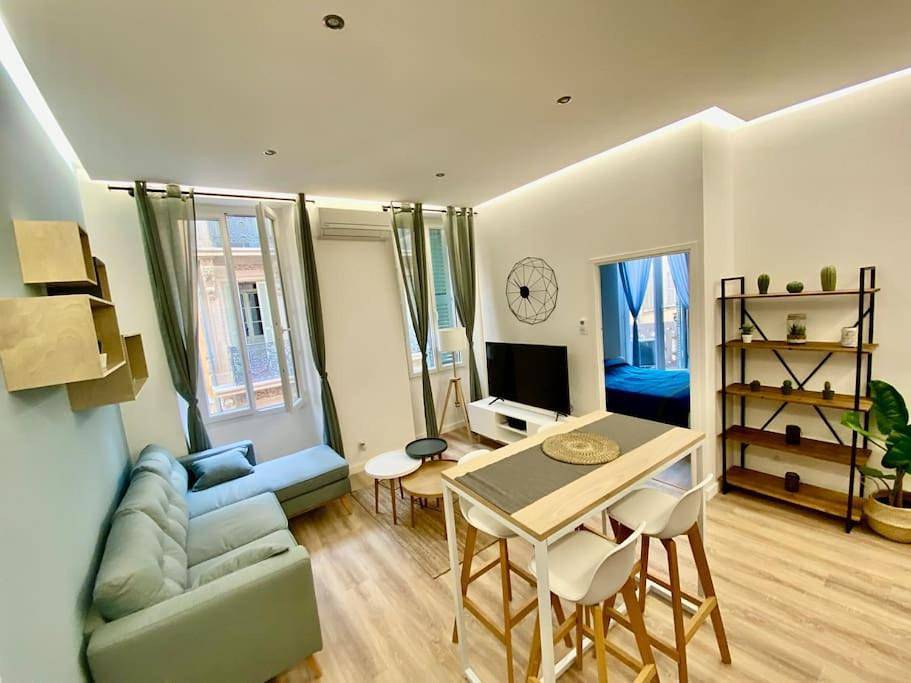 Appartement entier, Apartment in Toulon, Côte méditerranéenne (France)