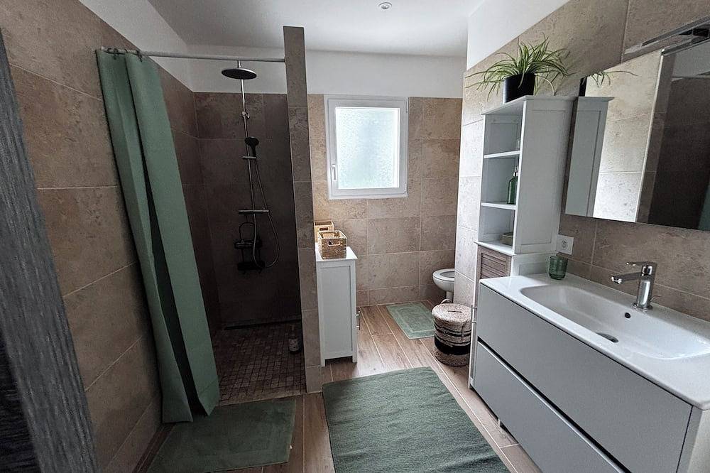 House with large garden for 4/6 people in Aléria, Corte und Umgebung