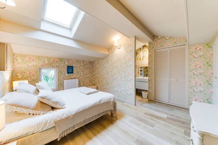 Location de vacances pour 10 personnes, avec terrasse et jardin, animaux acceptés à Lussac - 3
