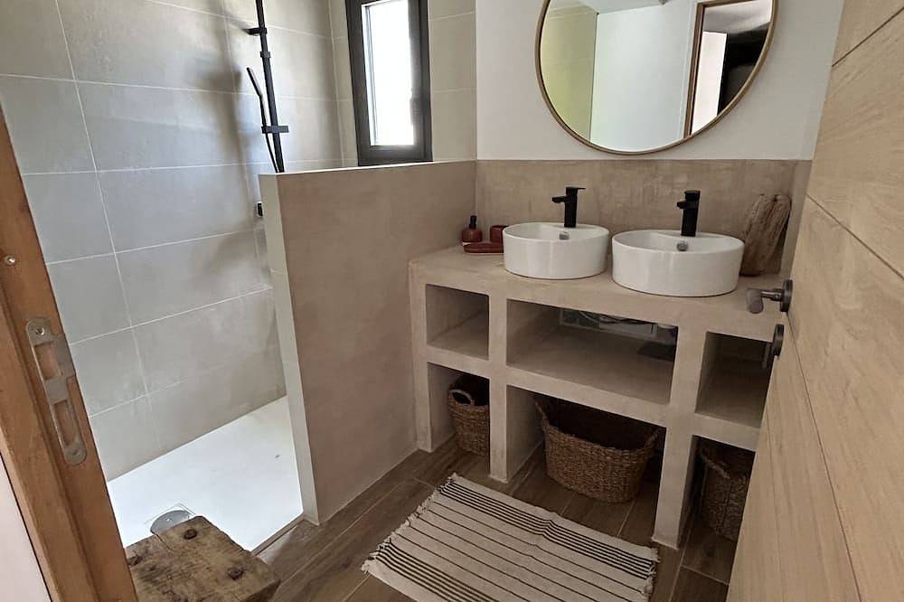 Nice Villa on Presqu'ile de Giens Awsome sea view, very quite neighborhood. in La Madrague, Hyeres