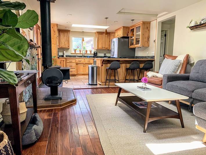 Vacation rental for 6 people, with yard and terrace as well as hot tub, with pets in Humboldt County