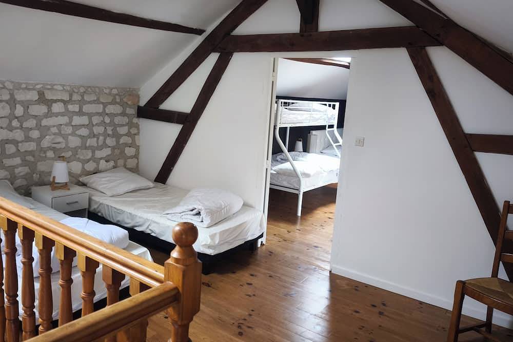 Trois gîtes dans notre corps de ferme. in Le Thour, Ardennes