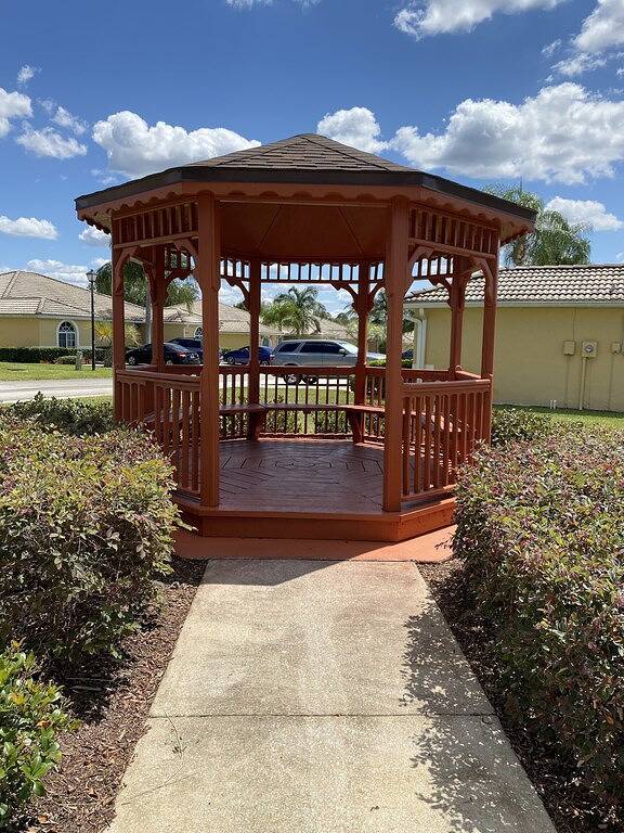Peaceful Two Bed Condo in Lake Marion Resort in Lake Marion (FL)