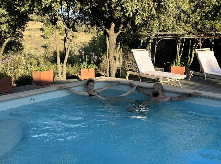 Cottage pour 8 personnes, avec piscine ainsi que jardin et balcon à Montesquieu