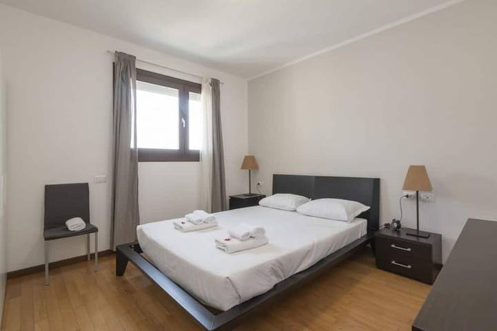 Apartamento entero, Check in information:You won’t need to meet anyone to access the apartment. Before arrival, you will receive a link to access the Guest Portal, where you can complete the self check-in directly from your phone by entering the Id details of all guests a in Milán, Provincia de Milan