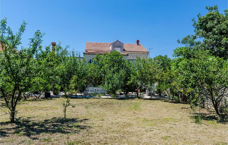 Gemütliche 2-Zimmer-Wohnung mit Terrasse, in der Nähe von Slano und 2,5 km von der Küste entfernt in Slano, Dubrovnik-Neretva