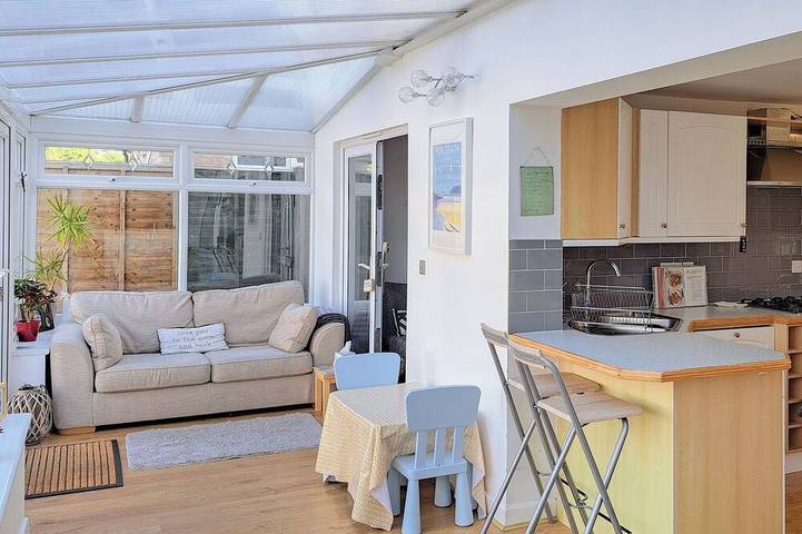 Cottage for 8 people, with garden in Cheltenham