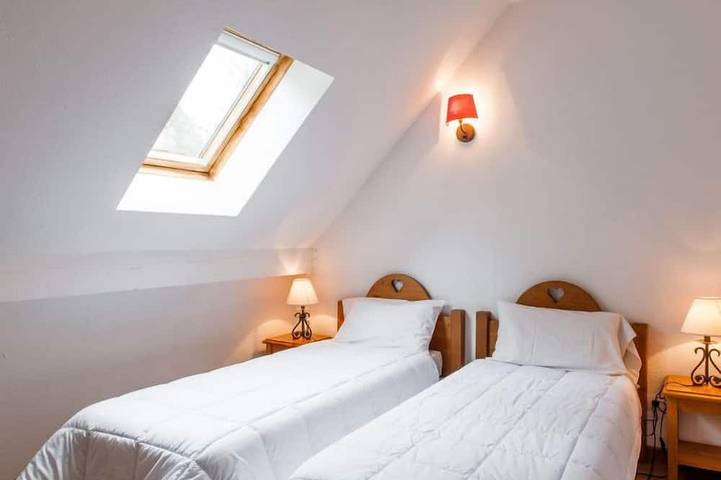 Gîte pour 8 personnes, avec jardin ainsi que sauna et piscine dans Lac Pavin - 2