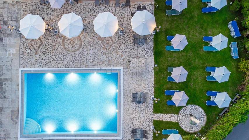 Hôtel pour 3 personnes, avec jardin et vue ainsi que terrasse et piscine