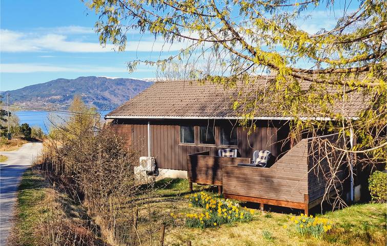 Ferienhaus für 8 Personen, mit Terrasse und Garten, mit Haustier in Etne