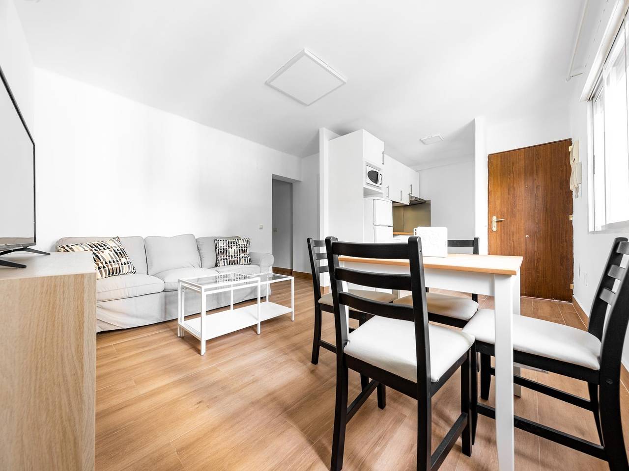 Entire holiday apartment, Cervantes Apartment 11 (2Br 1Bt) in Málaga Central District, Malaga