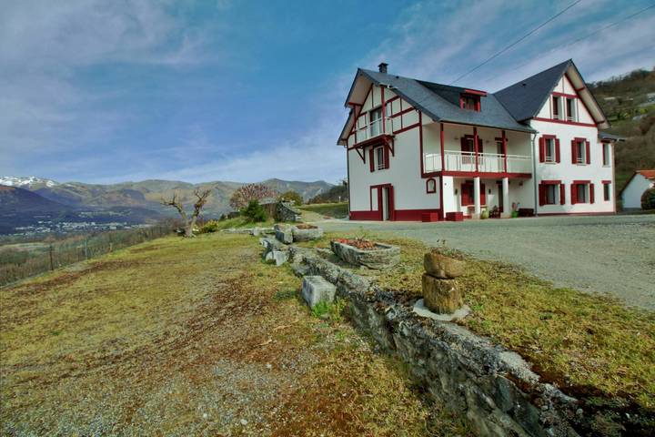 Gîte pour 10 personnes, avec jardin ainsi que piscine et terrasse à Beaucens - 2