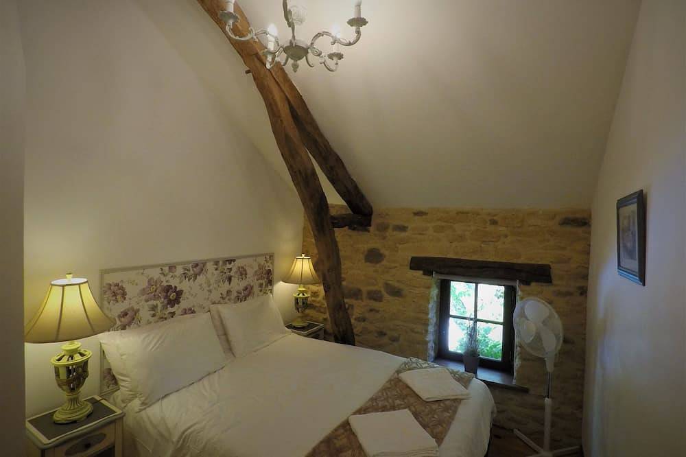 Retraite rurale de 3 chambres pour familles et animaux domestiques près de la rivière Lot et des vignobles in Frayssinet-le-Gélat, Quercy
