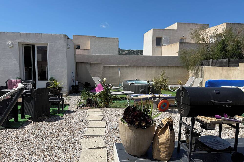 Maison, trois champs sans prétention avec jardin, stationnement in Calvi, Région de Calvi