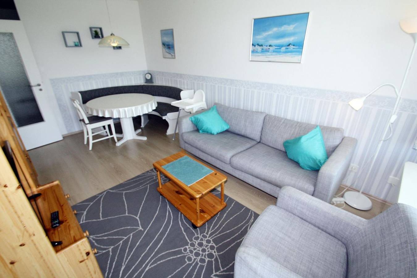 Ganze Wohnung, Freundlich helle Ferienwohnung im Erdgeschoß mit Balkon zur Südseite und Blickrichtung direkt über den Binnensee. in Steinwarder, Heiligenhafen