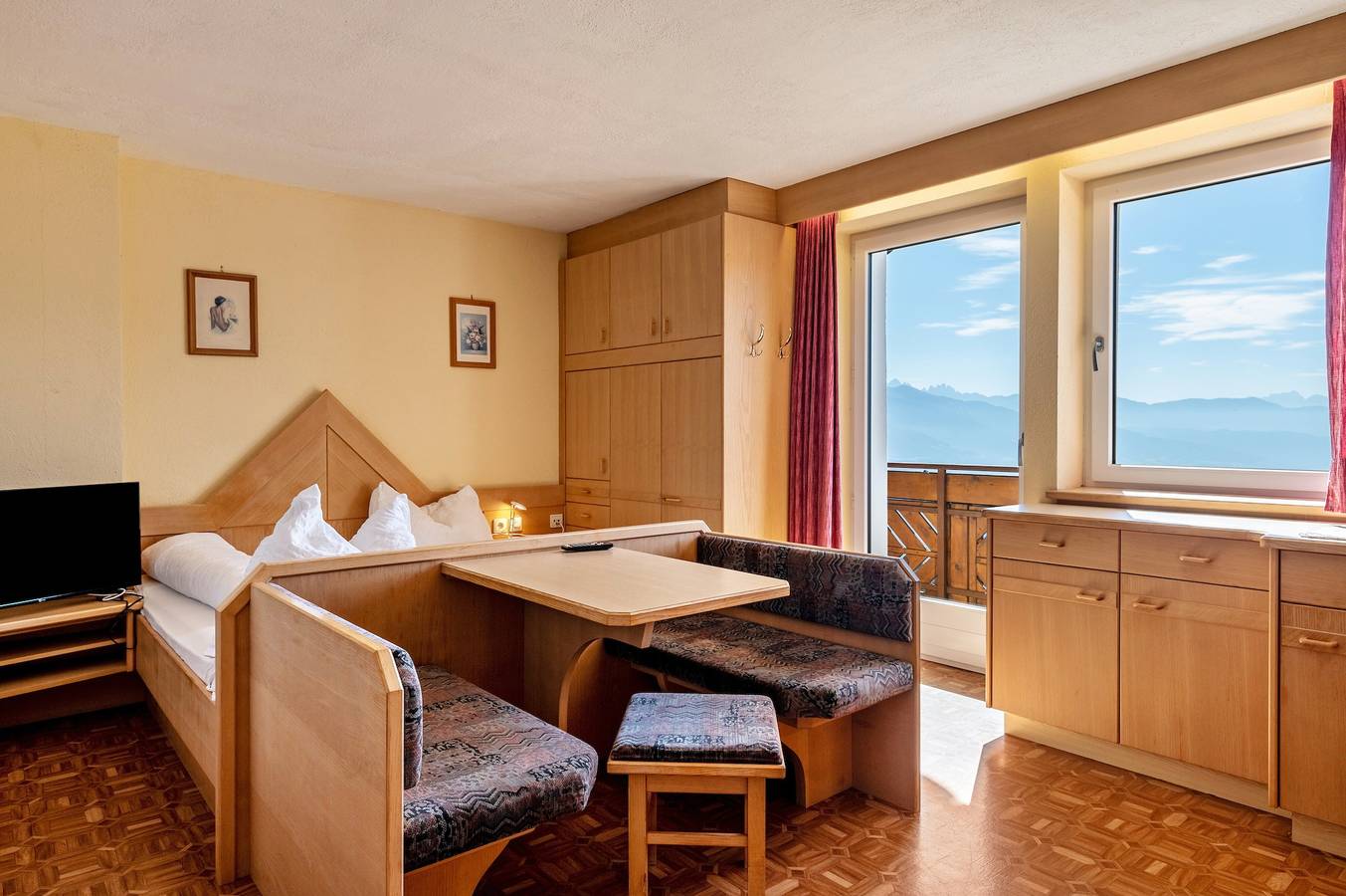 Ganzes Studio, Einzimmerapartment 'Spinges' mit Bergblick, privater Terrasse und Wi-Fi in Meransen, Mühlbach