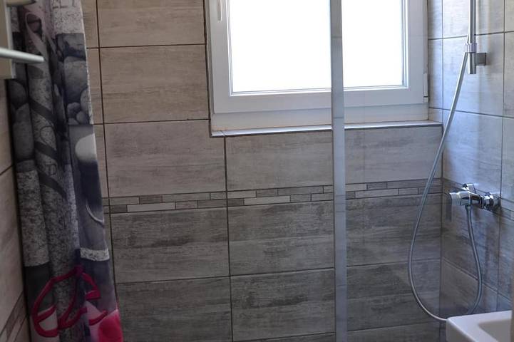 Gîte pour 4 personnes, avec jacuzzi ainsi que jardin et terrasse, animaux acceptés à Lagorce - 3