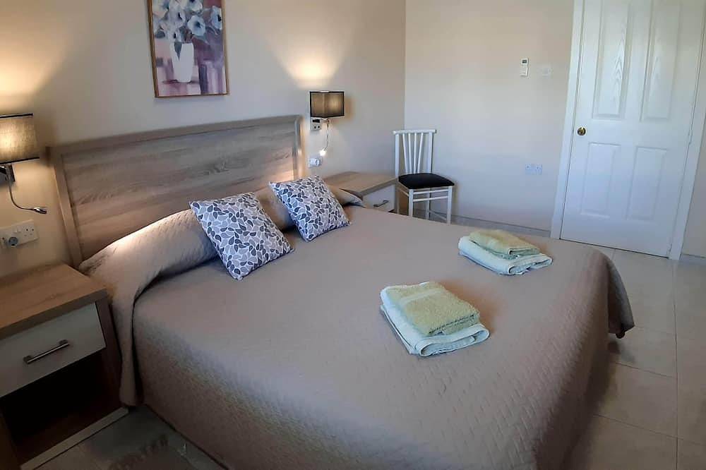 Spacious 2 bedroom sleep 5, swimming pool, Ac/Wifi in il-Mellieha, Mellieha