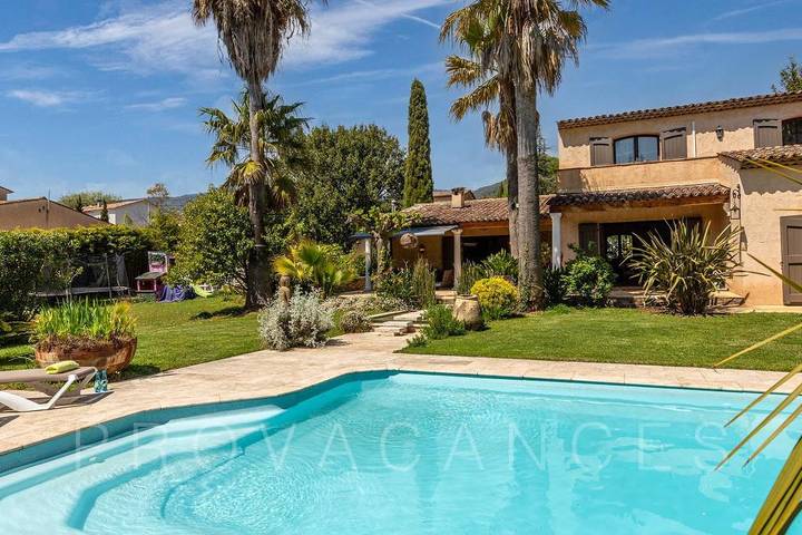 Villa pour 8 personnes, avec balcon/terrasse et piscine à Grasse