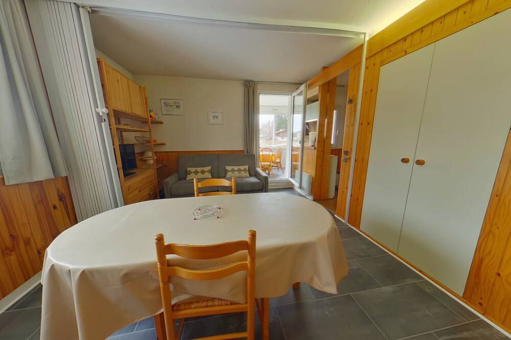 Ganze Wohnung, Gemütliche Wohnung mit Loggia im Herzen des Jura in Prémanon, Regionaler Naturpark Hochjura
